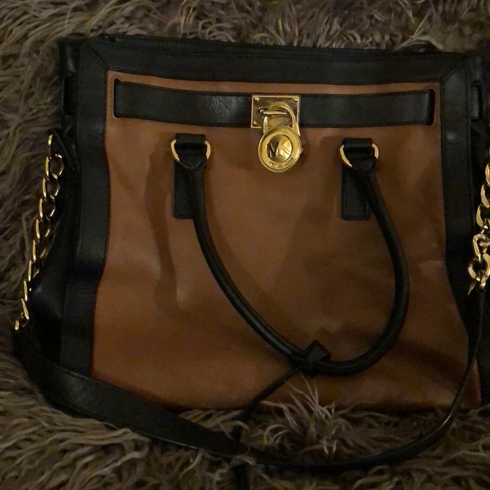 A true beauty! Black & Camel Michael Kors Bag